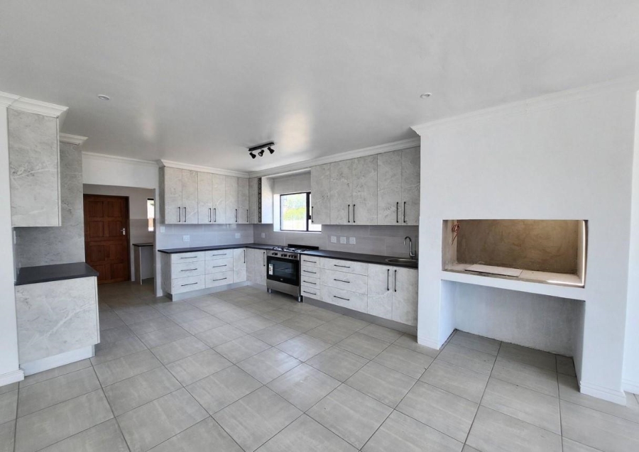 5 Bedroom Property for Sale in Wavecrest Eastern Cape
